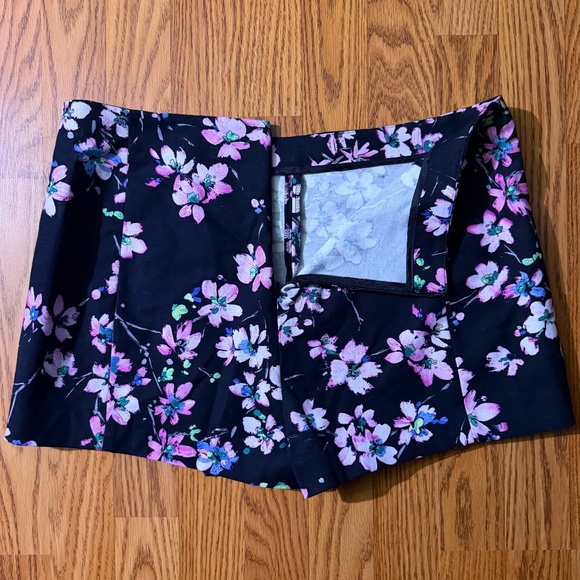 NWT Express Black Pink Floral Mini Skort Y2K Coquette Office Siren Skirt Size 10 - Picture 8 of 13